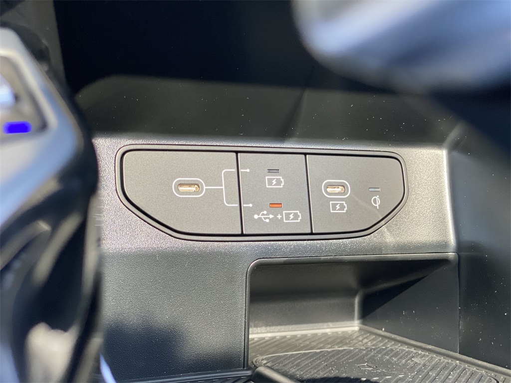2025 Kia Sorento SX photo 2