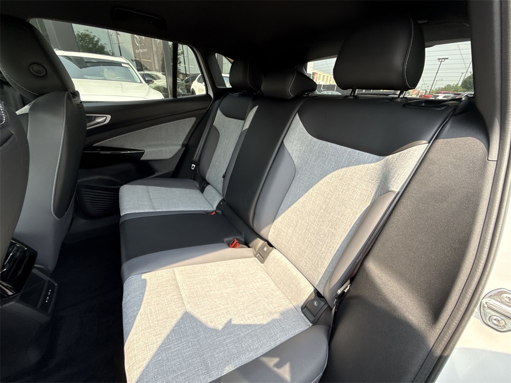 2023 Volkswagen ID.4 Pro photo 22