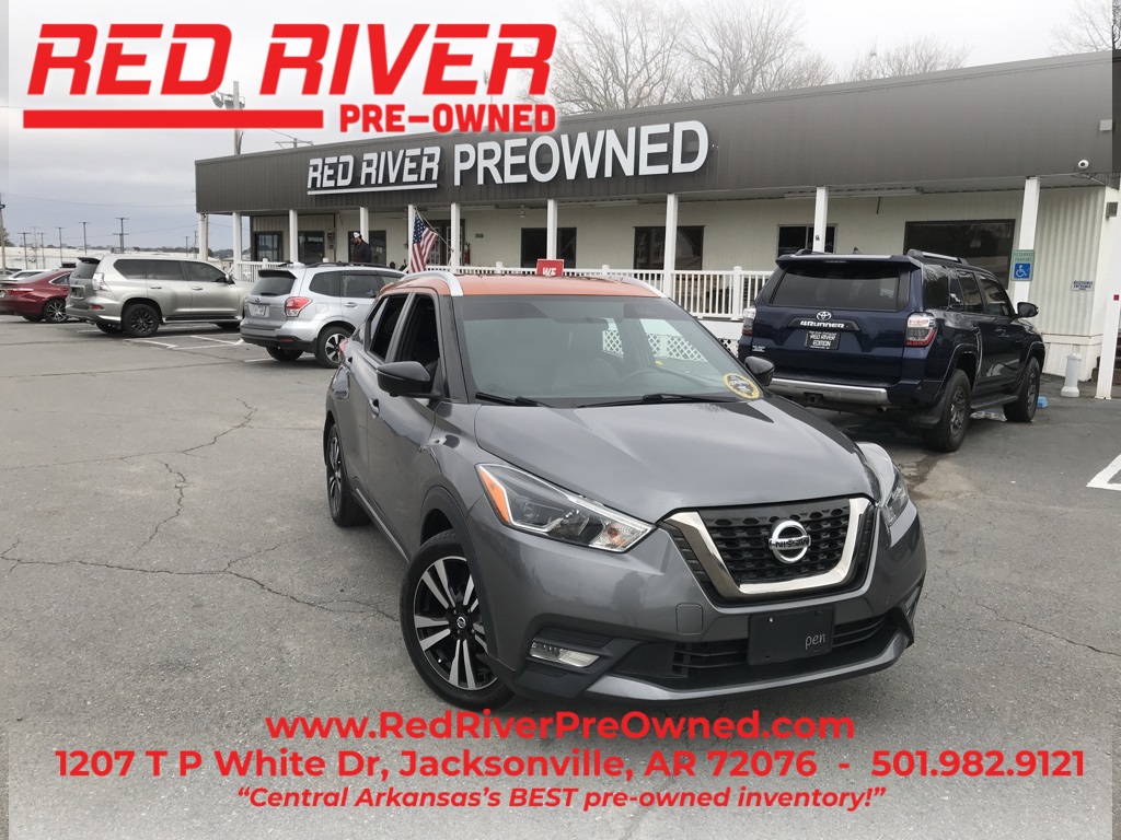 2019 Nissan Kicks SR's photo