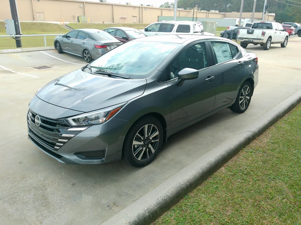 2025 Nissan Versa SV photo 6