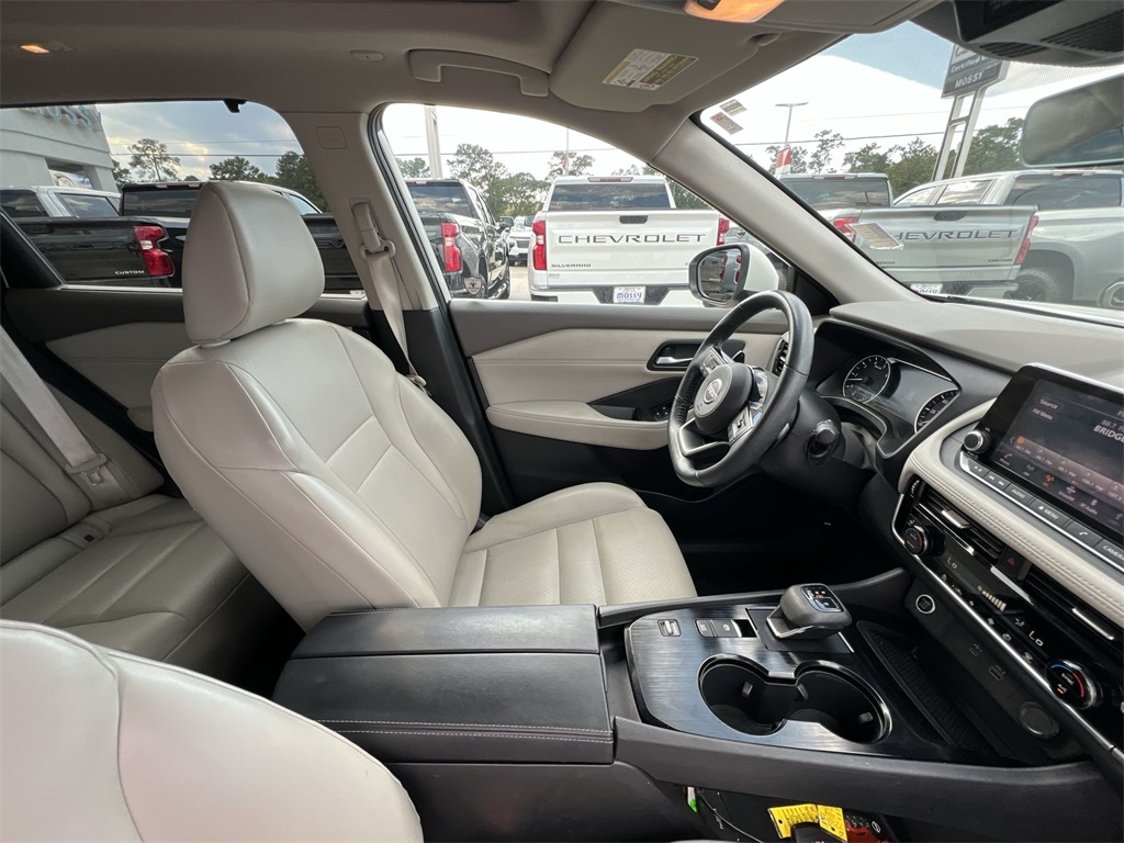 2022 Nissan Rogue SV photo 11
