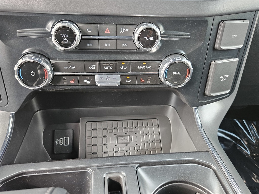 2025 Ford F-150 XLT photo 19