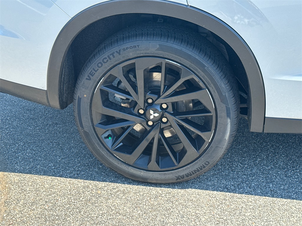 2023 Mitsubishi Outlander SE Black Edition photo 17