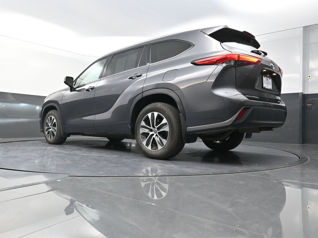 2022 Toyota Highlander XLE photo 21