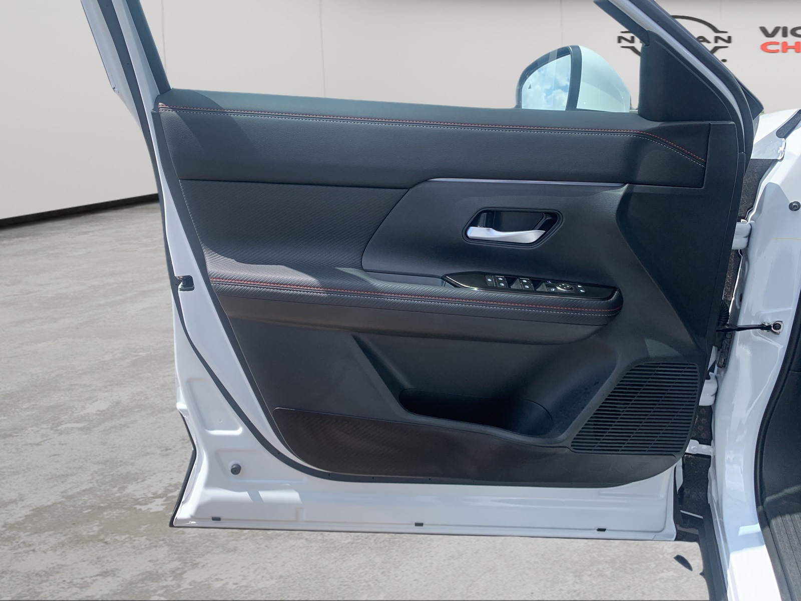 2025 Nissan Kicks SR photo 25