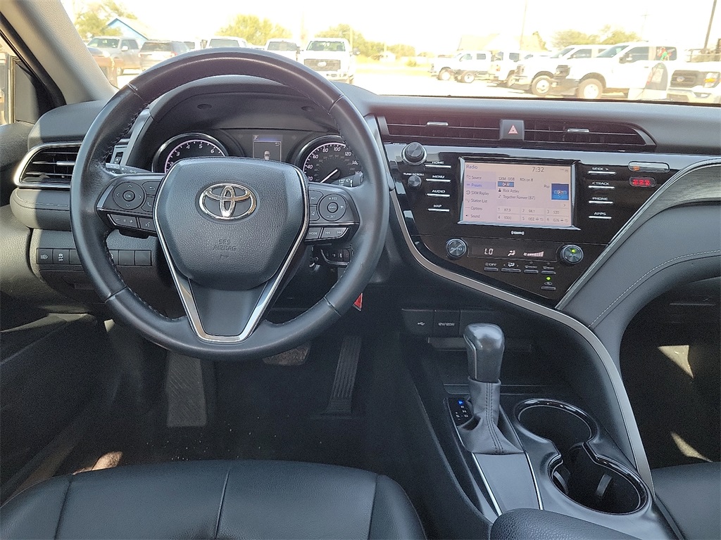 2020 Toyota Camry SE photo 17
