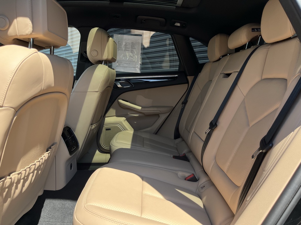 2025 Porsche Macan T photo 19