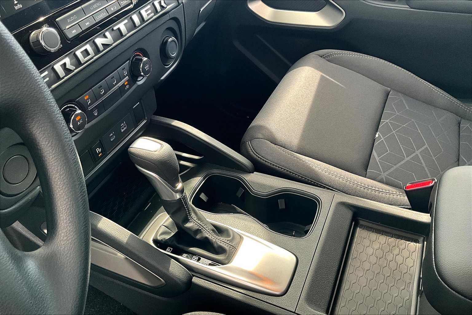 2025 Nissan Frontier SV photo 11