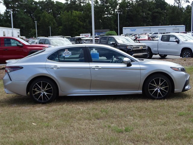 2024 Toyota Camry SE photo 8