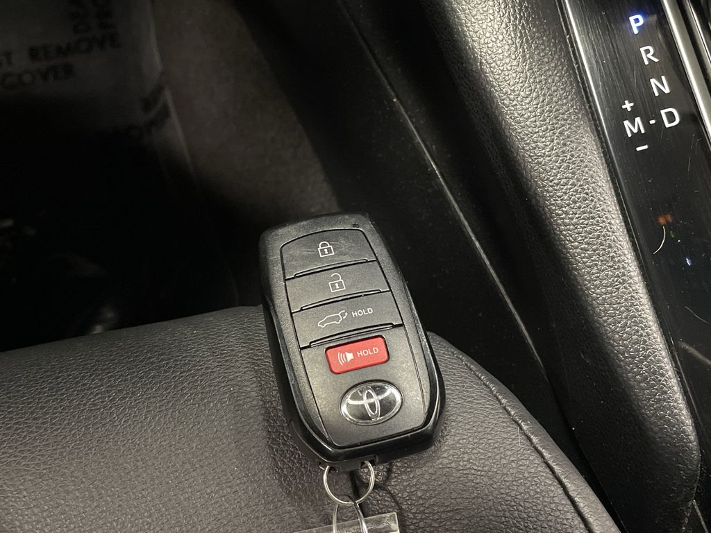 2023 Toyota Corolla Cross XLE photo 25
