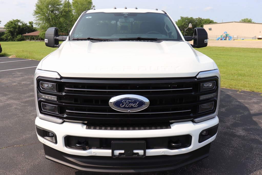2025 Ford F-250 Platinum photo 4