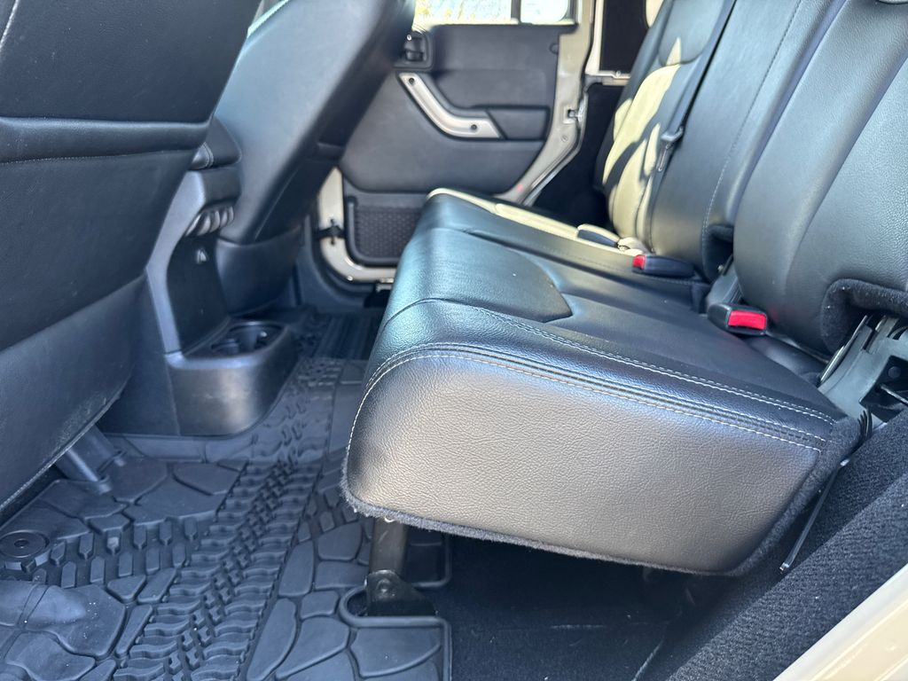 2018 Jeep Wrangler Unlimited Altitude photo 18