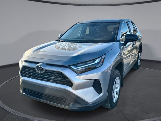 2025 Toyota RAV4 LE's photo