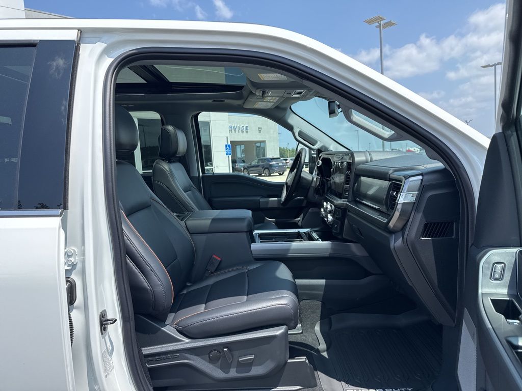 2025 Ford F-350 Lariat photo 19