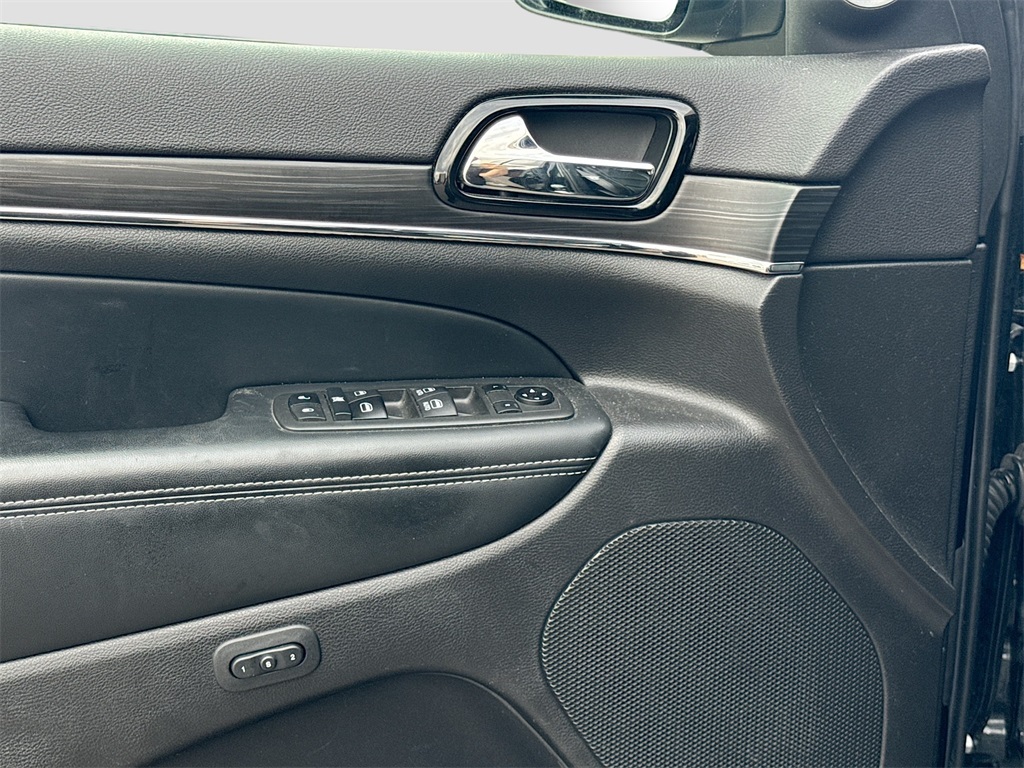 2021 Jeep Grand Cherokee Anniversary Edition photo 18