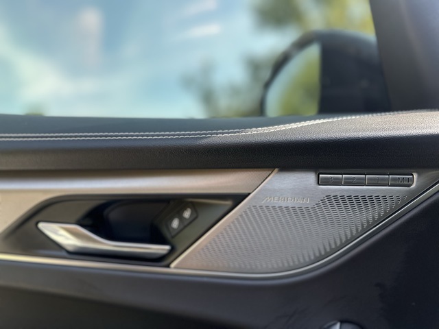 2025 Jaguar F-PACE P250 photo 11