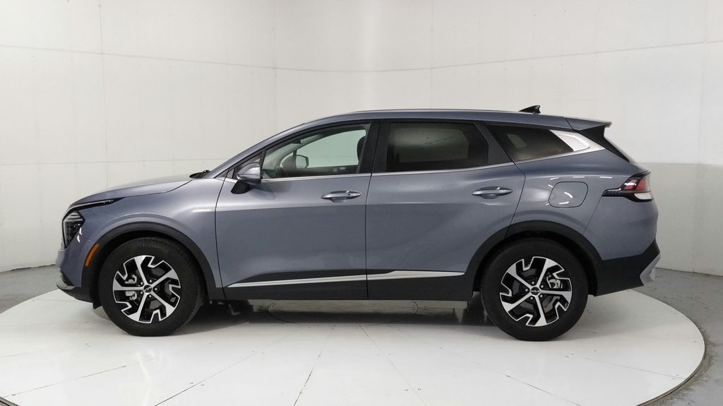 2024 Kia Sportage EX photo 2