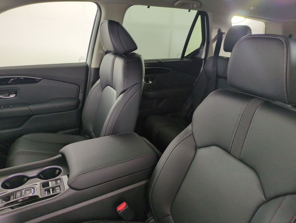 2025 Honda Pilot Touring photo 9