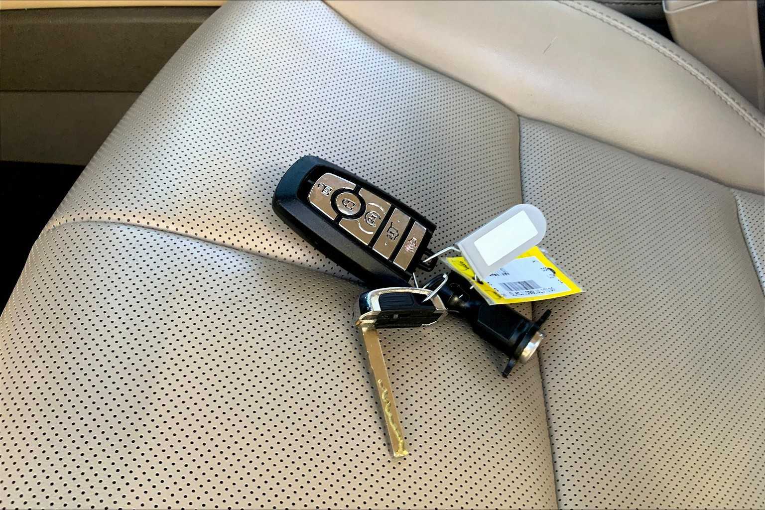 2020 Lincoln Corsair Standard photo 12