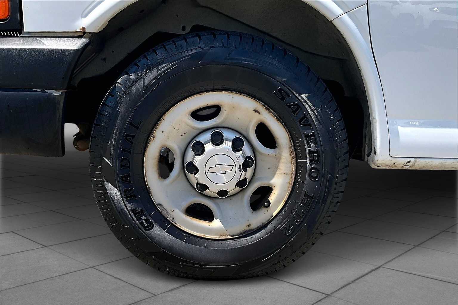 2017 Chevrolet Express 2500 Cargo photo 9