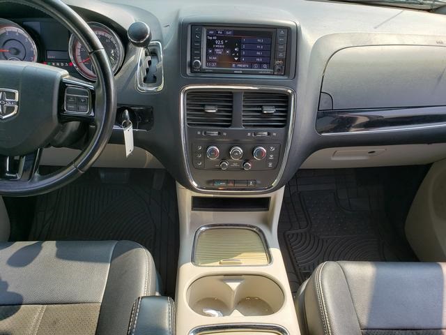 2020 Dodge Grand Caravan SXT photo 2