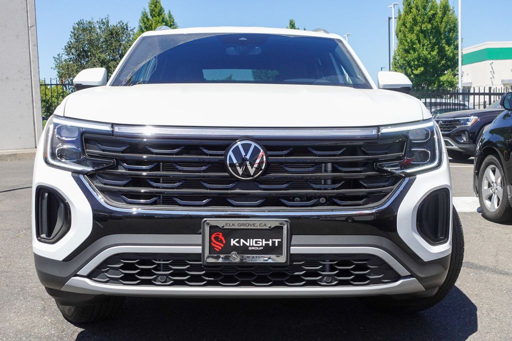 2025 Volkswagen Atlas Cross Sport SE photo 3