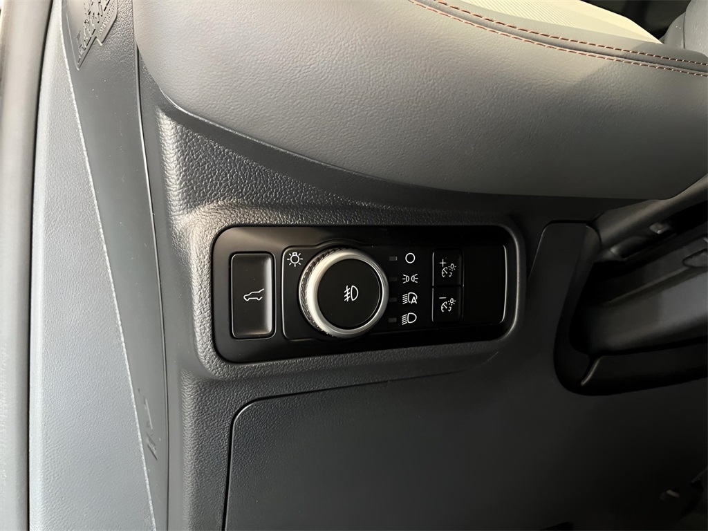 2025 Ford Explorer photo 19