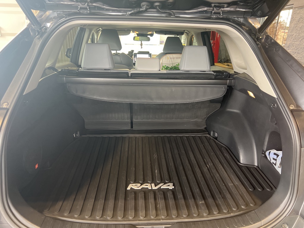 2021 Toyota RAV4 XLE Premium's photo
