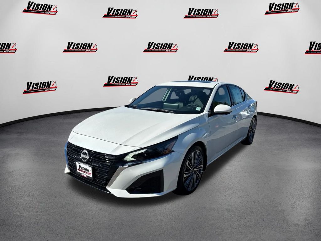 2025 Nissan Altima SL's photo