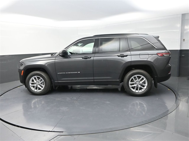 2025 Jeep Grand Cherokee Laredo X photo 3