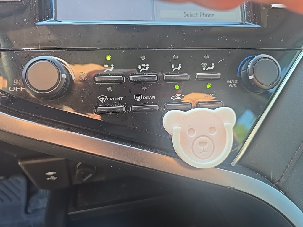 2018 Toyota Camry LE photo 15
