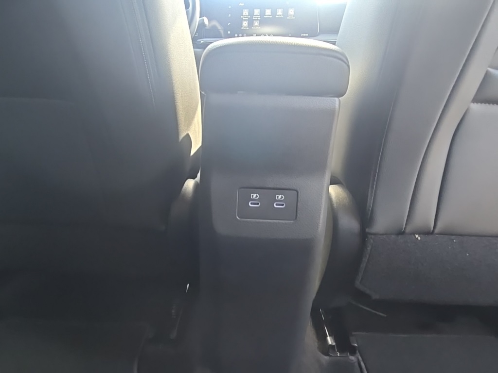 2026 Nissan Kicks SR photo 25