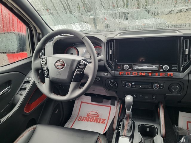 2025 Nissan Frontier PRO-4X photo 13