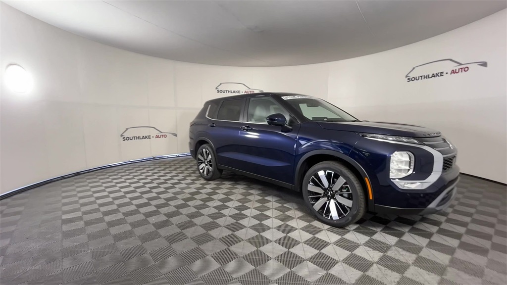 2025 Mitsubishi Outlander SE photo 2