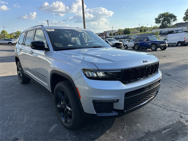 2025 Jeep Grand Cherokee Limited photo 4