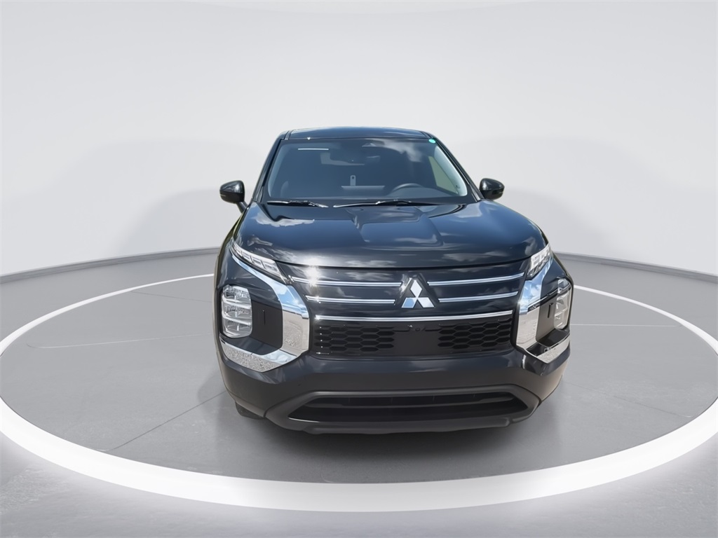 2025 Mitsubishi Outlander ES photo 3