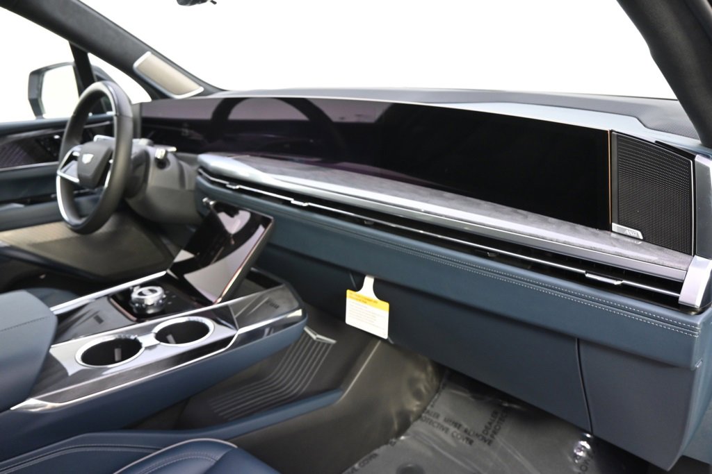2025 Cadillac Escalade IQ Luxury photo 6
