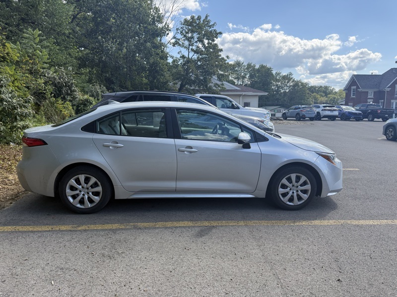 2022 Toyota Corolla LE photo 5