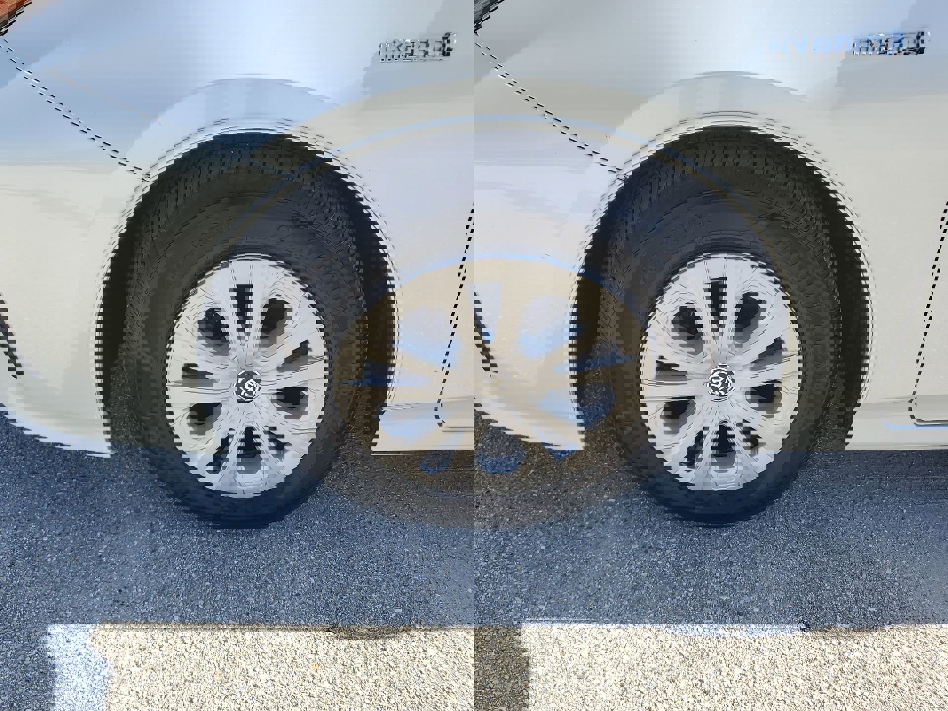 2022 Toyota Prius L photo 14