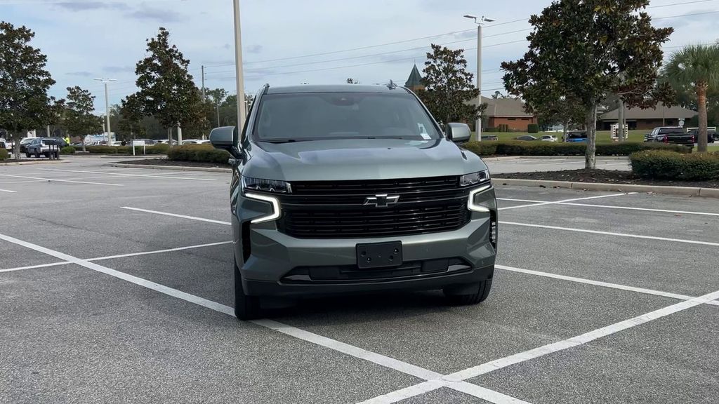 2024 Chevrolet Suburban RST photo 3