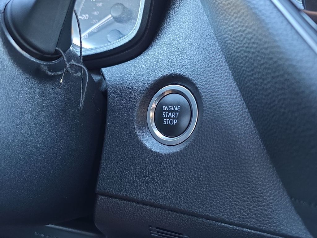 2025 Toyota Corolla SE photo 17