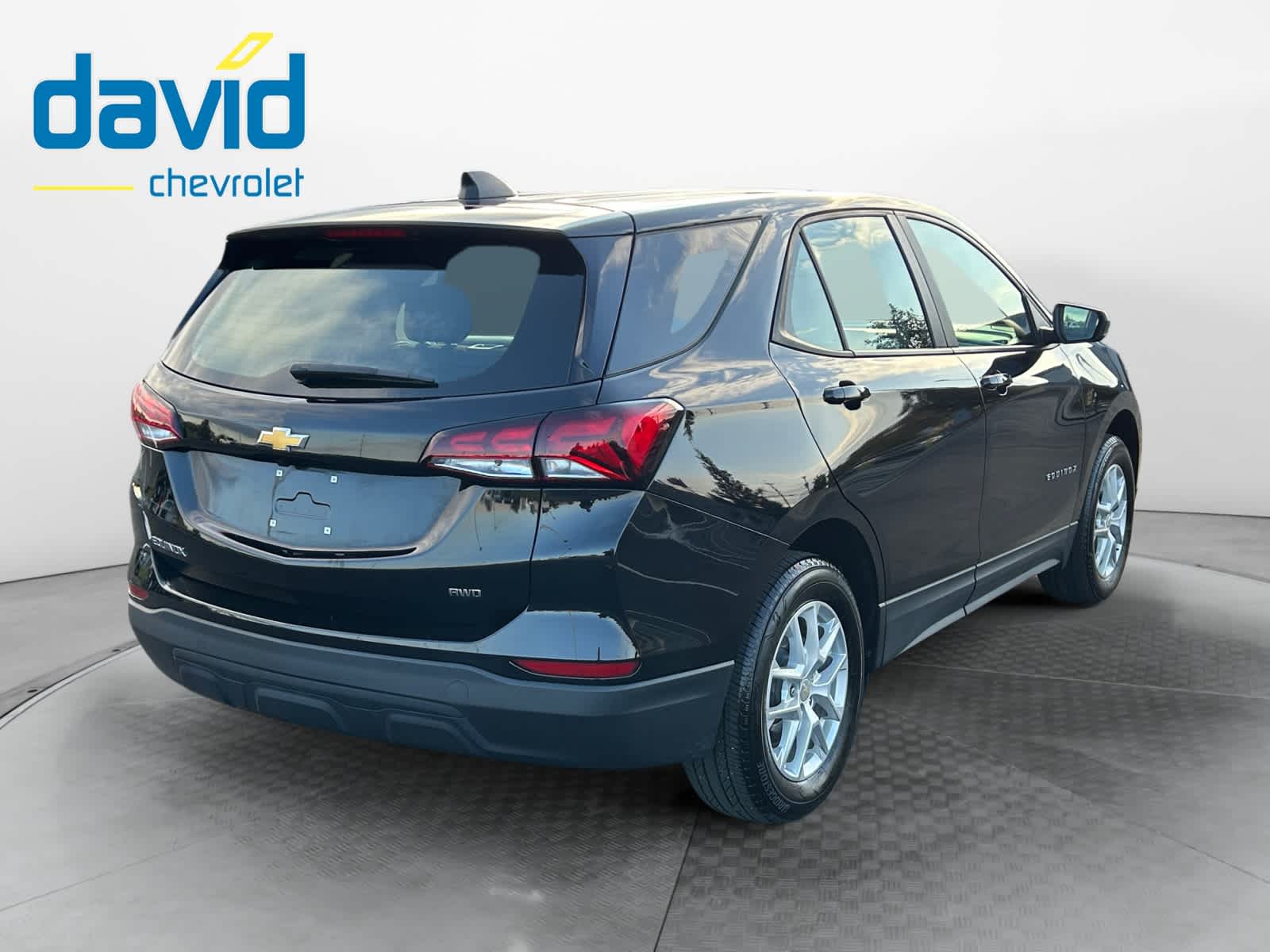 2024 Chevrolet Equinox LS photo 3