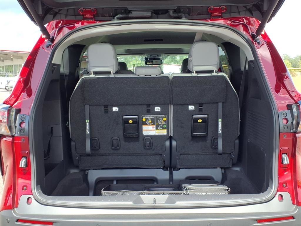 2025 Toyota Sienna XLE photo 23