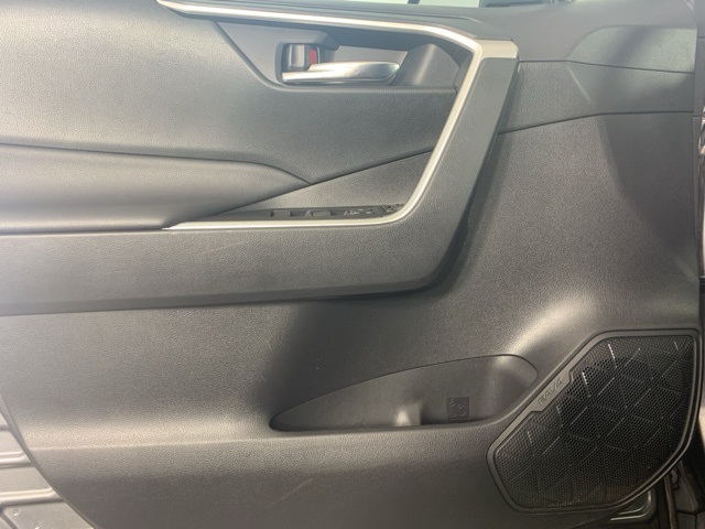 2021 Toyota RAV4 Hybrid XLE photo 21