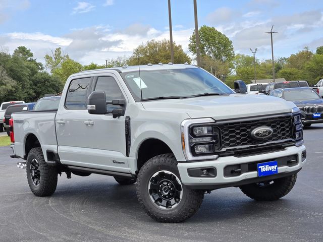 2026 Ford F-250 Lariat photo 2