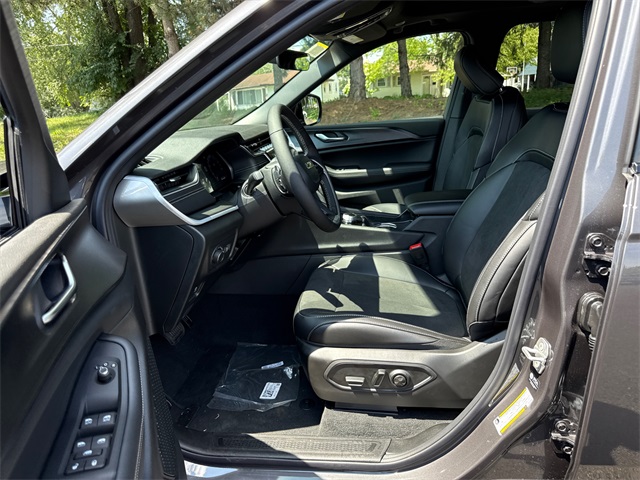2025 Jeep Grand Cherokee Altitude X photo 6