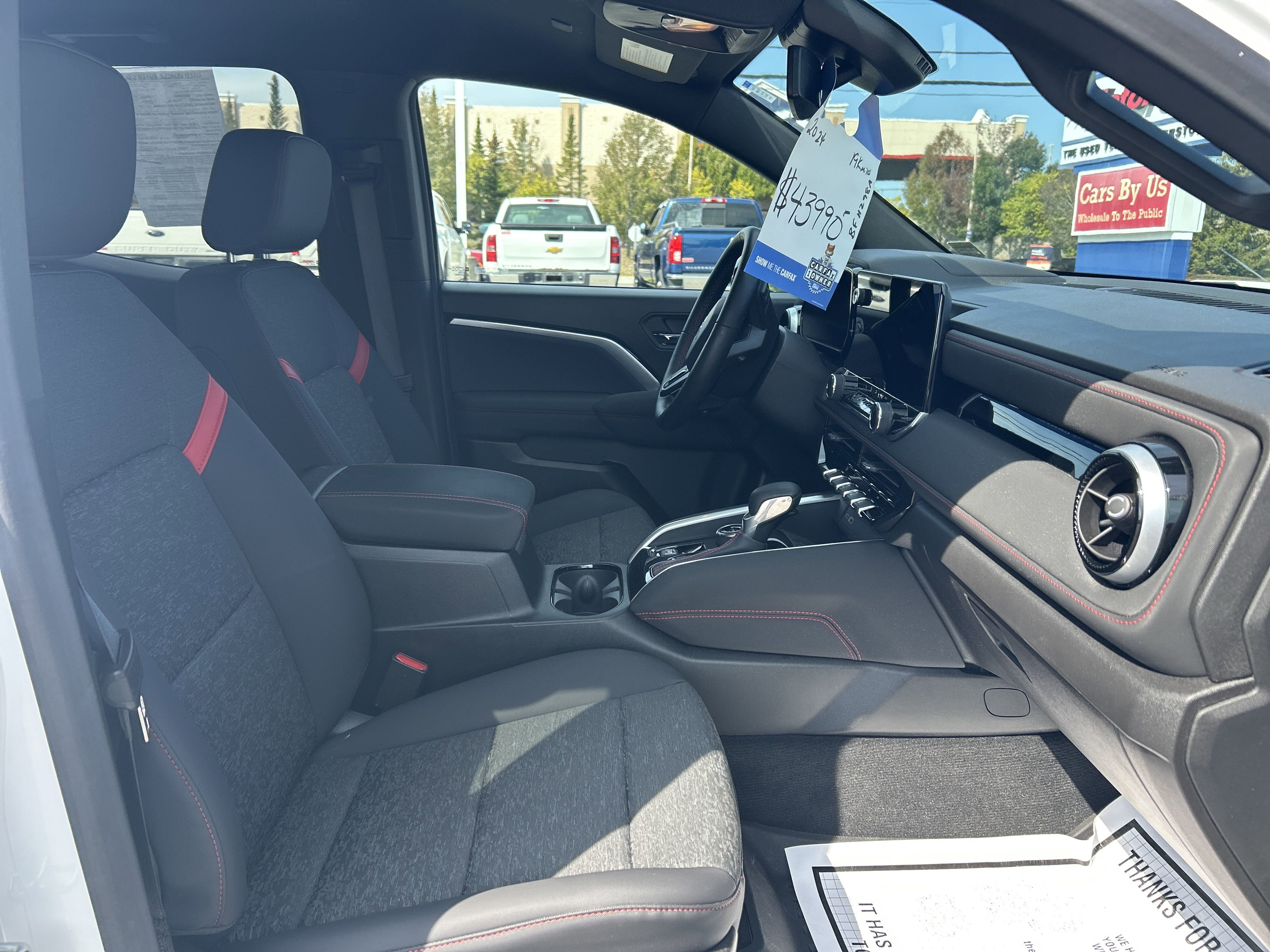 2024 Chevrolet Colorado Z71 photo 2