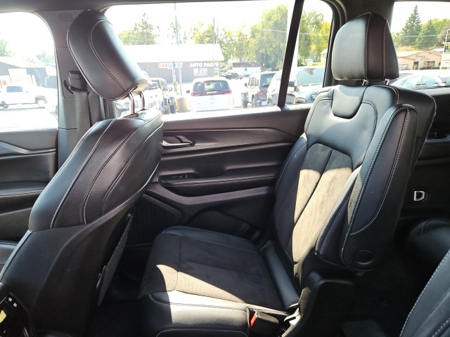2023 Jeep Grand Cherokee Altitude photo 18
