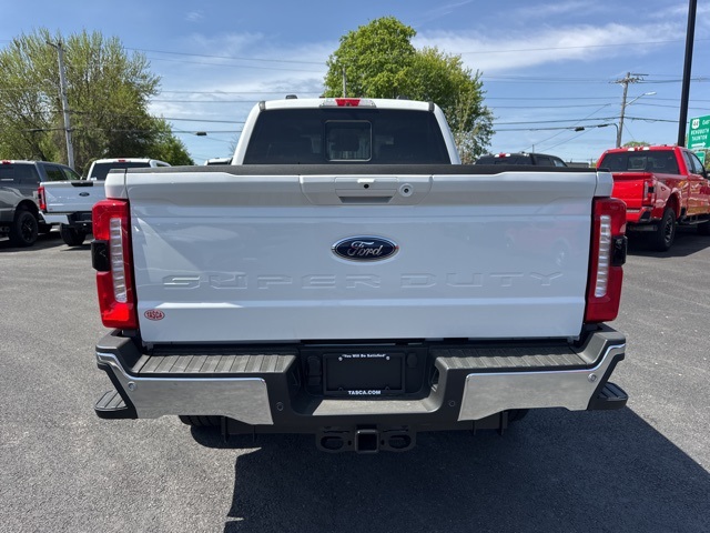 2025 Ford F-350 Lariat photo 3