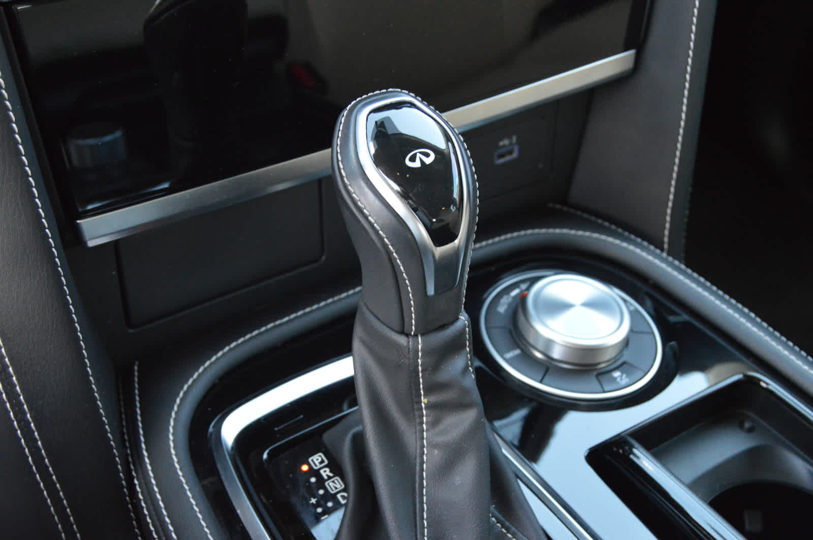 2024 Infiniti QX80 Premium Select photo 16